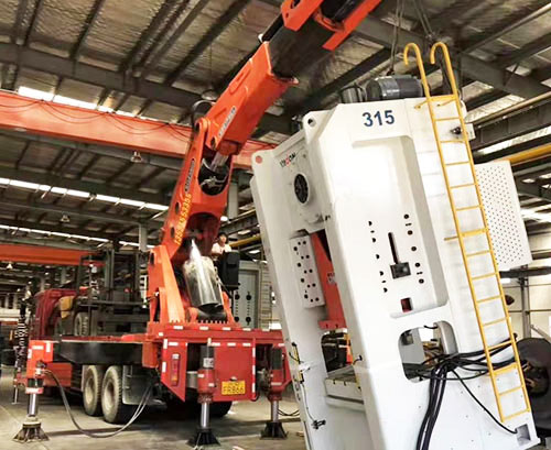 宁都县附近随车吊出租，轻松解决运输难题