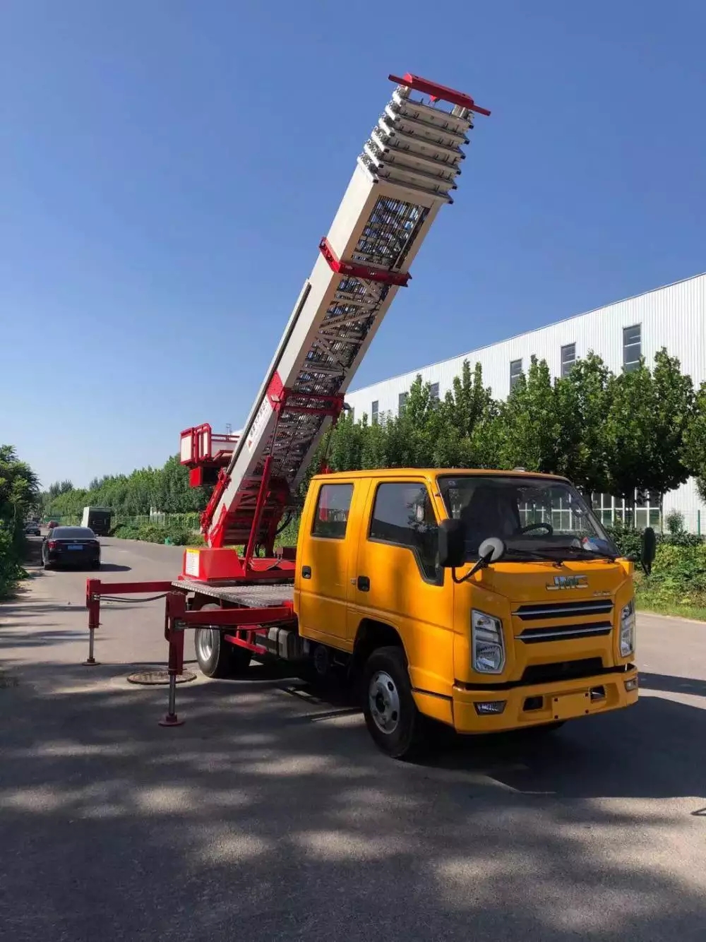 宁都县附近的云梯车出租服务：轻松解决高空作业需求