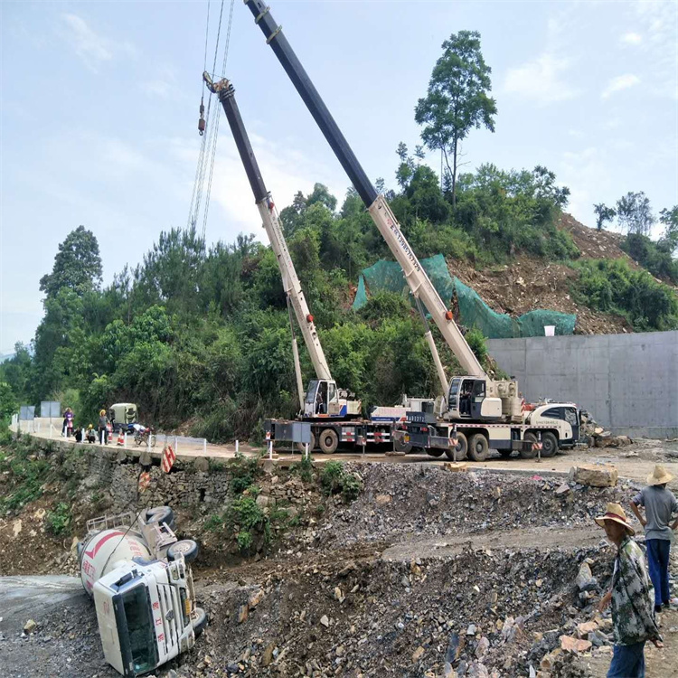 宁都县汽车掉沟里叫吊车救援要多少钱